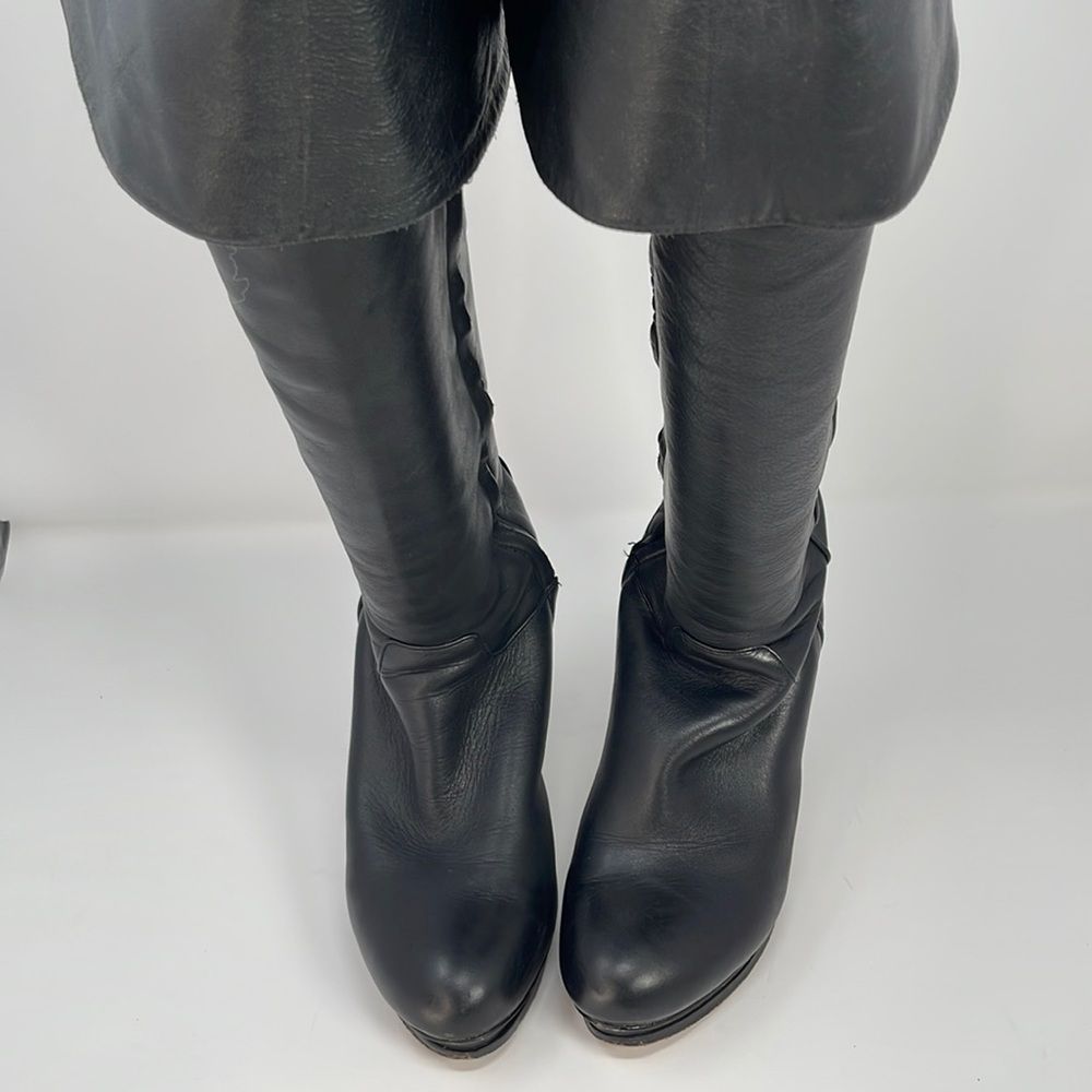BCBGMaxAzria Women’s Knee High Boots Size 40 US Size 10
